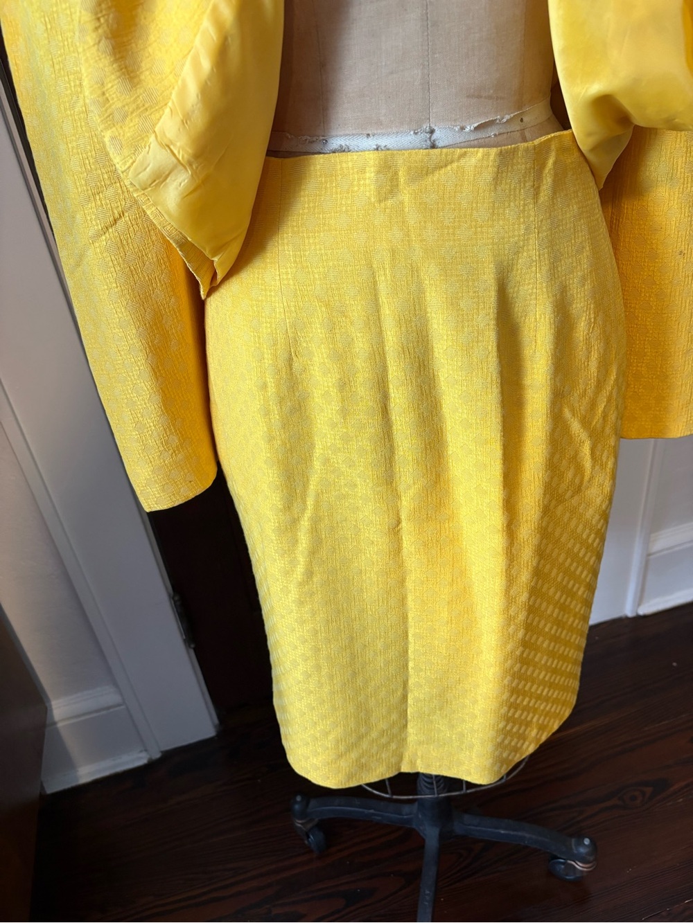 Vintage Dior Women's Yellow Tailored Jacket and Skirt Set - Picture 9 of 13